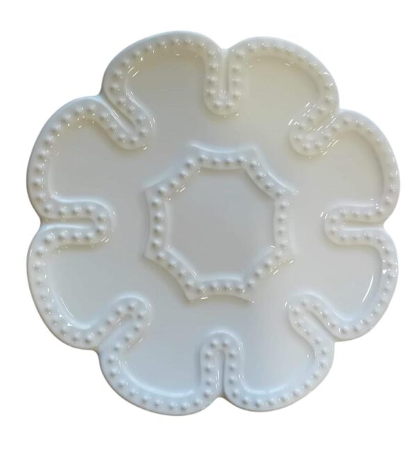 Prato de pão romântico branco